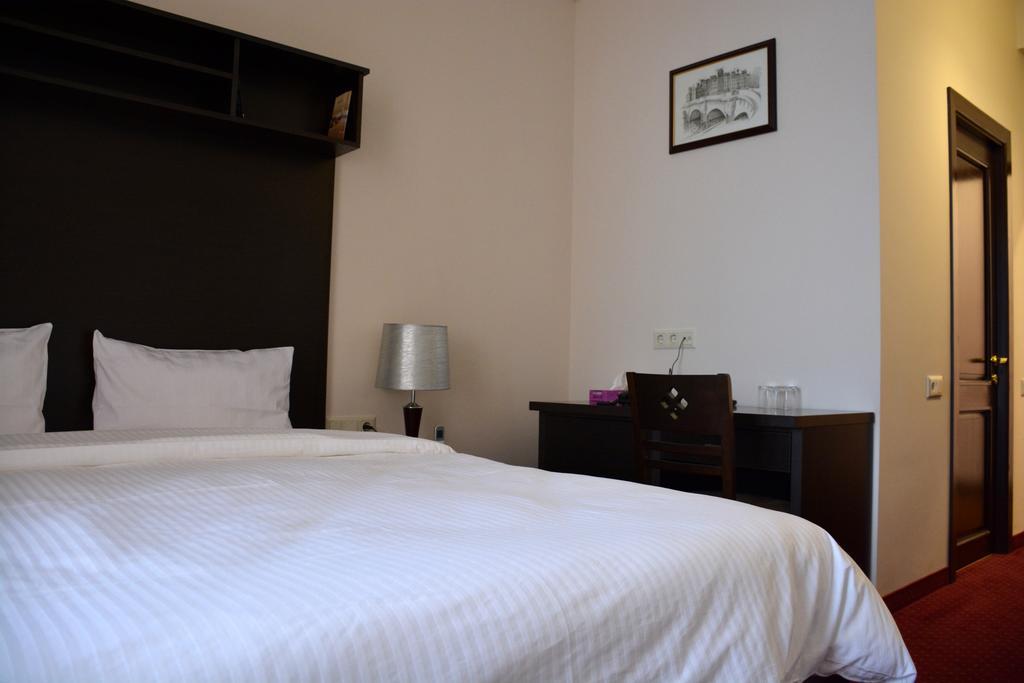 14 Floor Hotel เยเรวาน ภายนอก รูปภาพ