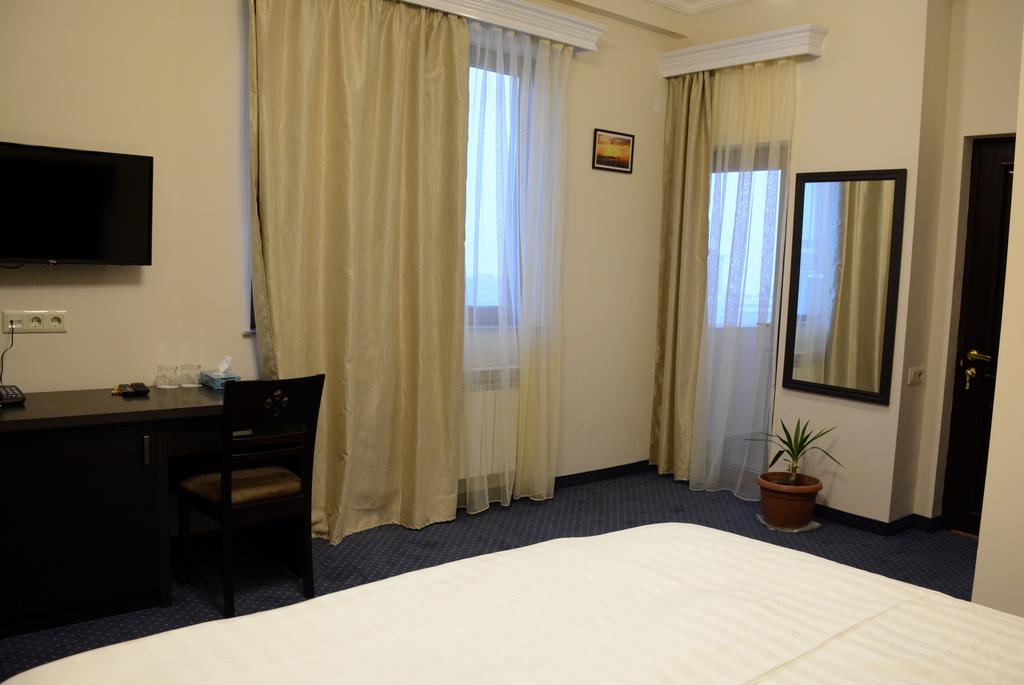 14 Floor Hotel เยเรวาน ภายนอก รูปภาพ