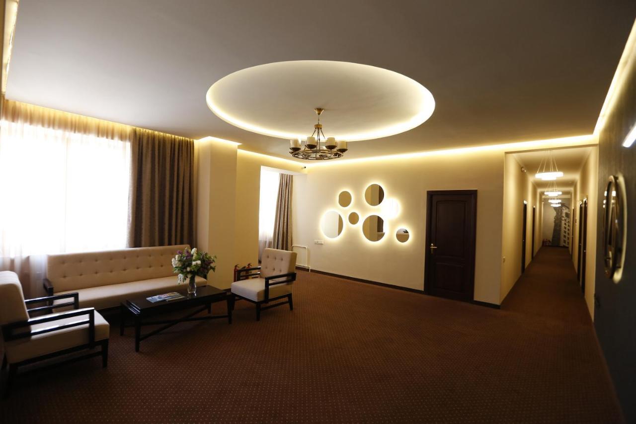 14 Floor Hotel เยเรวาน ภายนอก รูปภาพ